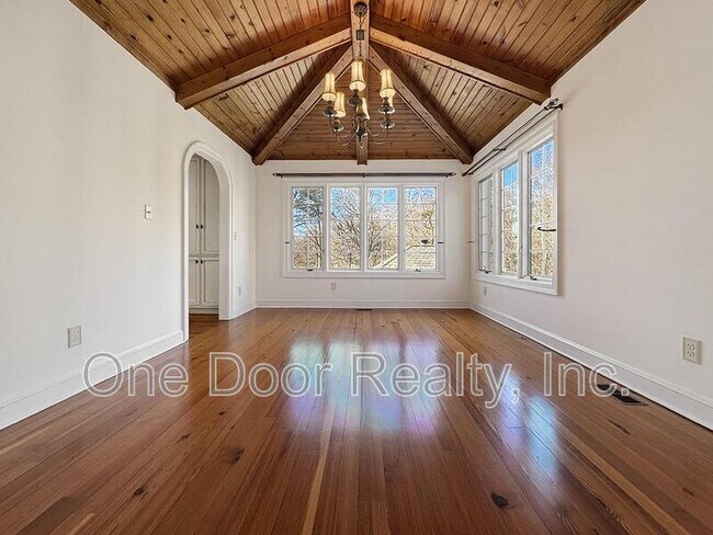 Building Photo - 109 Elizabeth Meriwether