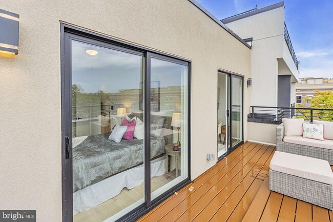 Building Photo - 1103 Fern St NW