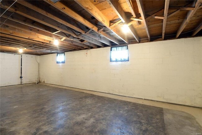 Building Photo - 10630 St Lawrence Ln