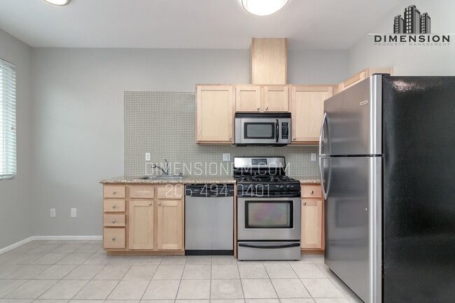 Building Photo - Beautifully Remodeled Studio in a Prime Lo...