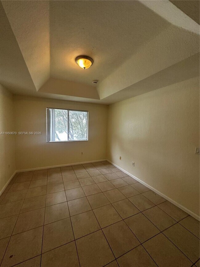 Building Photo - 1440 SE 24th Ct