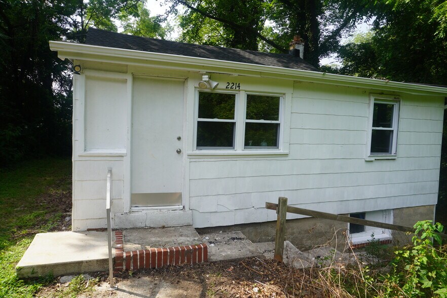 Primary Photo - 2214 Vandermast Ln