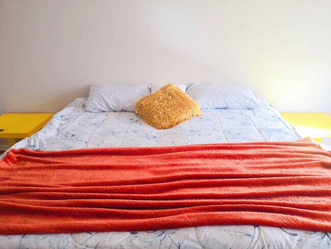 Building Photo - 1424 Amherst Ave