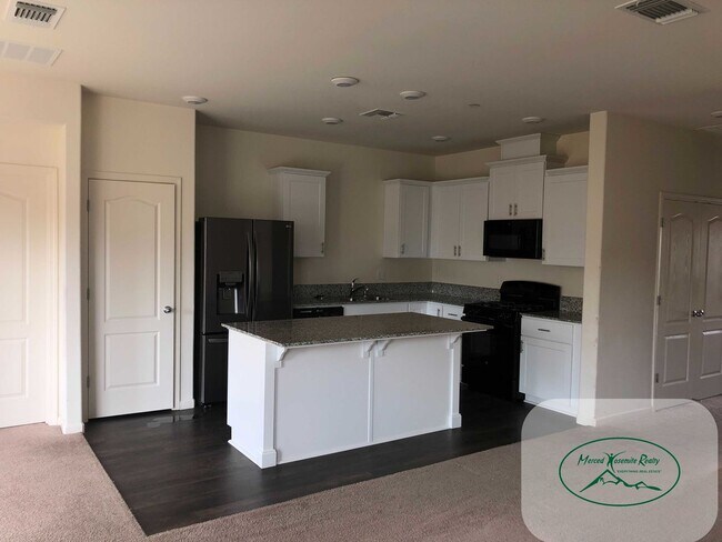 Building Photo - Appointment Only Do Not Disturb Occupants. Apply Now to Schedule Viewing.