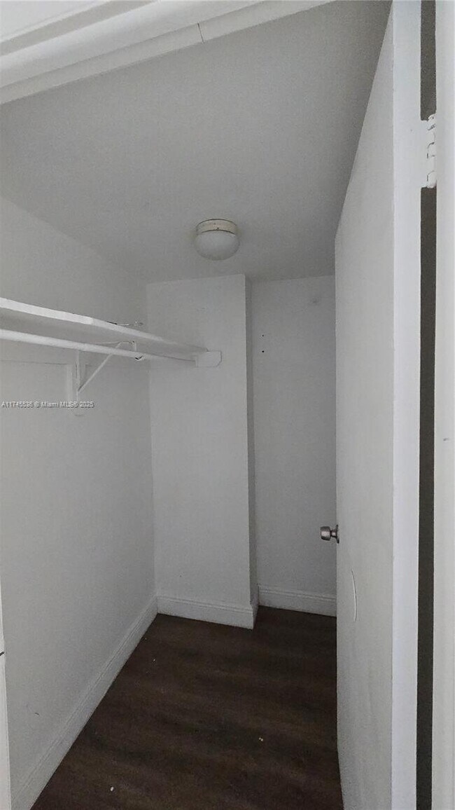 Building Photo - 498 NW 165th St