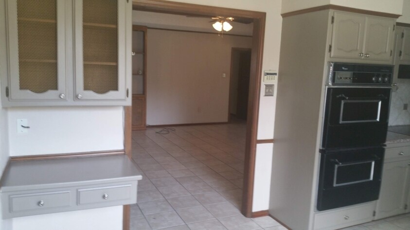 open floor plan - 10158 Azrok Ave
