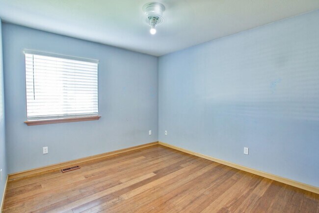 Building Photo - Lovely Home located in Oak Harbor and Ready for a New Tenant!