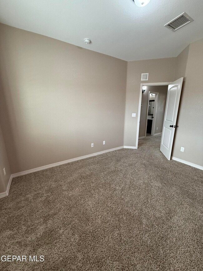 Building Photo - 12551 New Dawn Dr