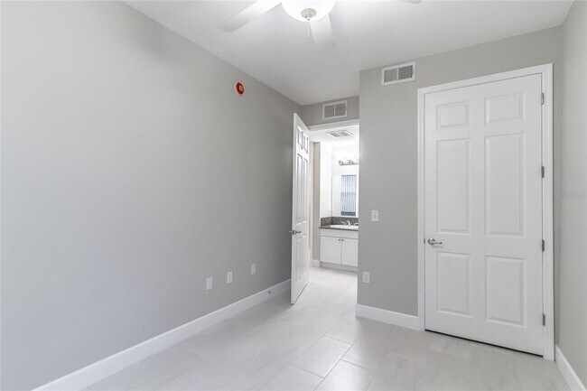 Building Photo - 2045 Grand Oak Dr