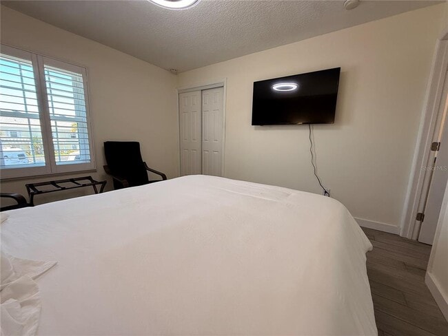 Building Photo - 4942 Coquina Key Dr SE