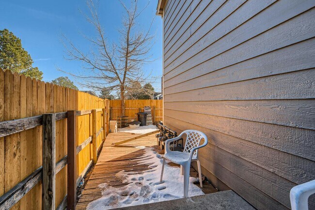 Building Photo - 16955 E Piedmont Dr