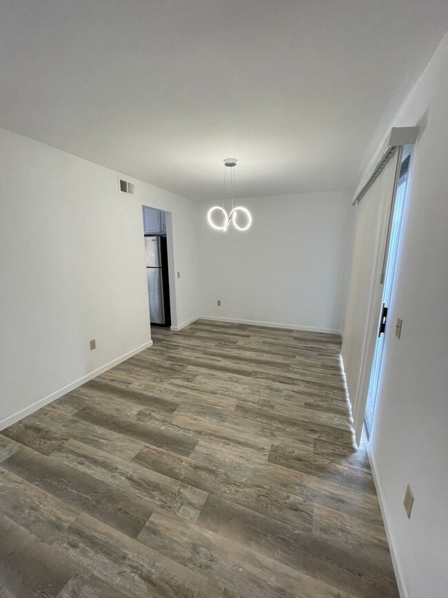 Building Photo - Absolutely stunning remodeled 3 bedroom 2 and half bathroom home in the heart of Mira Mesa!