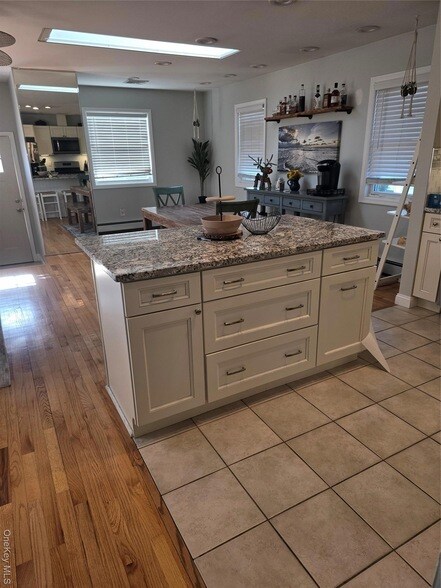 Building Photo - 359 E Pine St