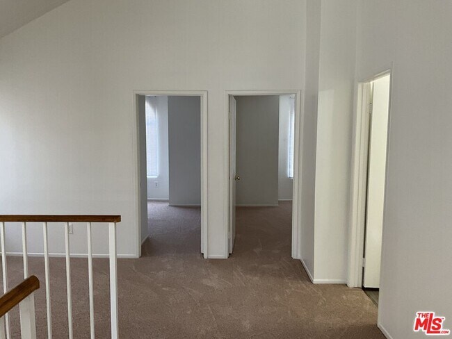 Building Photo - 544 N Orange Ave