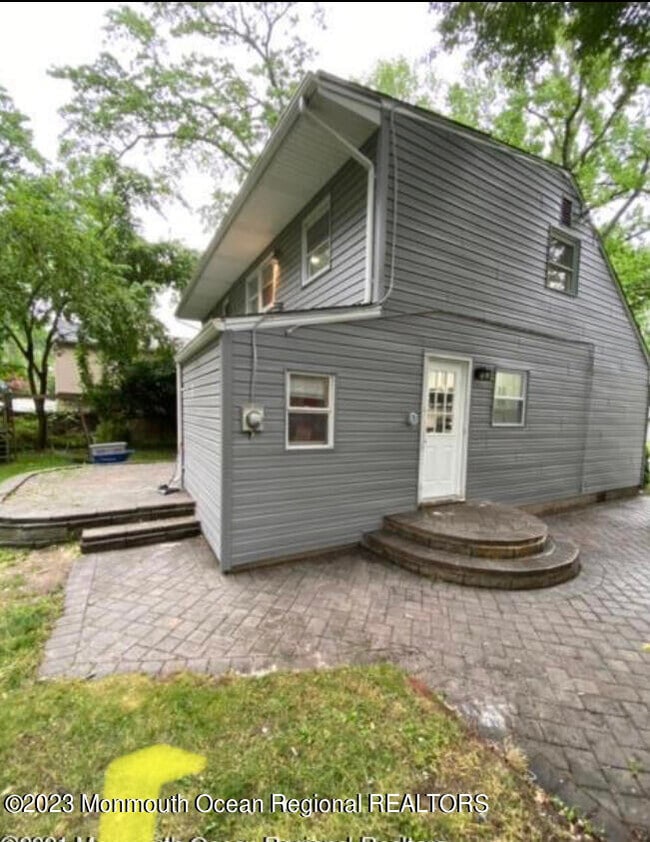 Building Photo - 437 Redmond Ave