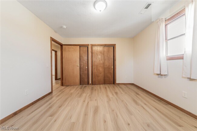 Building Photo - 8122 Brookside Dr