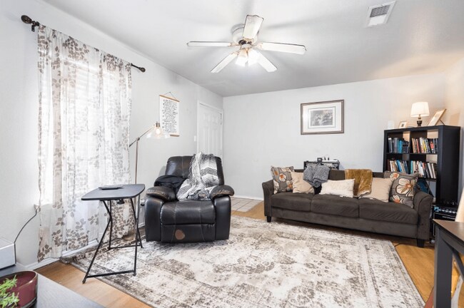 Building Photo - 1105 Horizon Dr