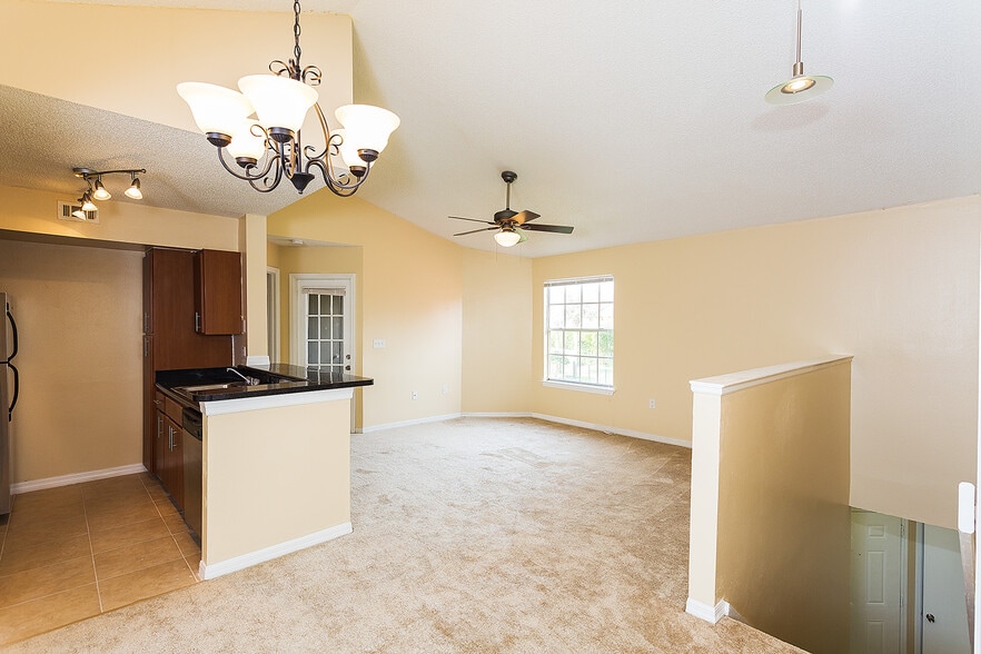 Building Photo - 421 Fountainhead Cir