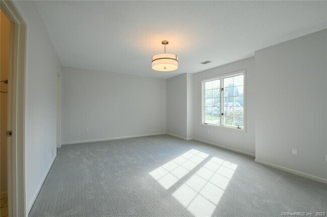 Building Photo - 14 Harold Rd