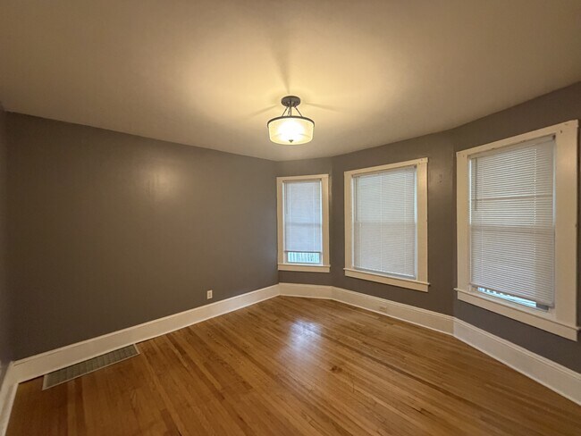 Building Photo - 2160 Alger Rd