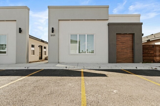 Building Photo - 2BD/2BTH  LUXURY CONDOMINIUM AT THE COVES IN WESLACO