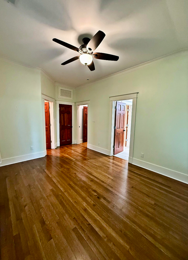 Building Photo - Beautifully Updated Historic Home in Midto...