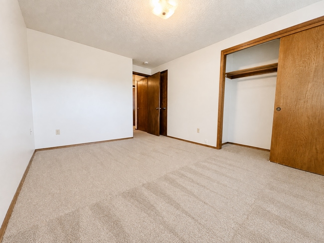 Building Photo - 21318 SE Alder Ct