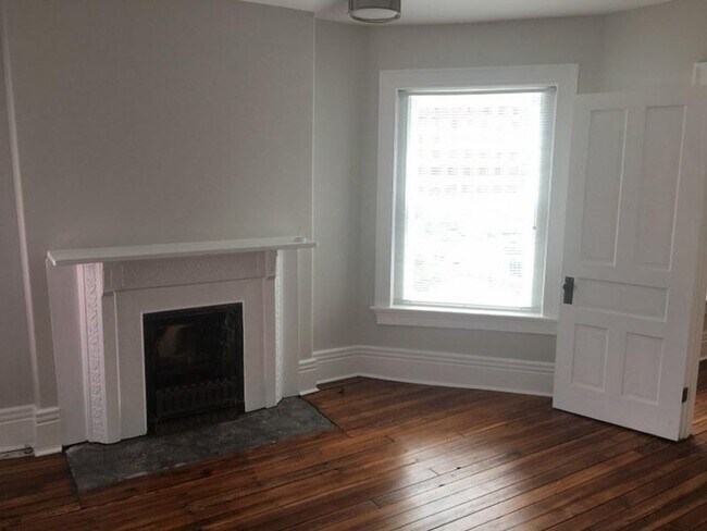 Building Photo - 1131