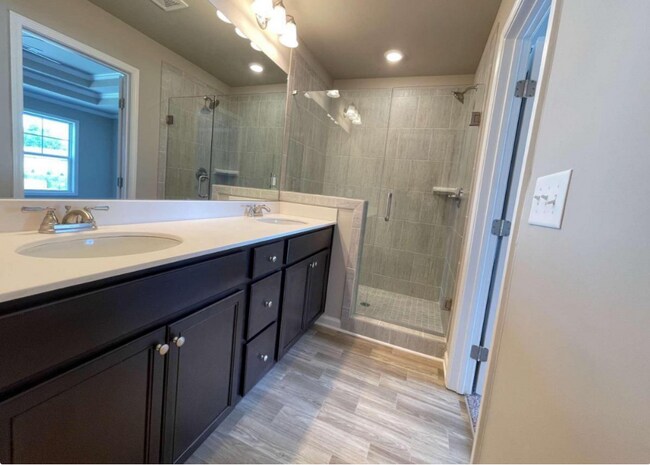 Building Photo - 5136 Fox Den Rd