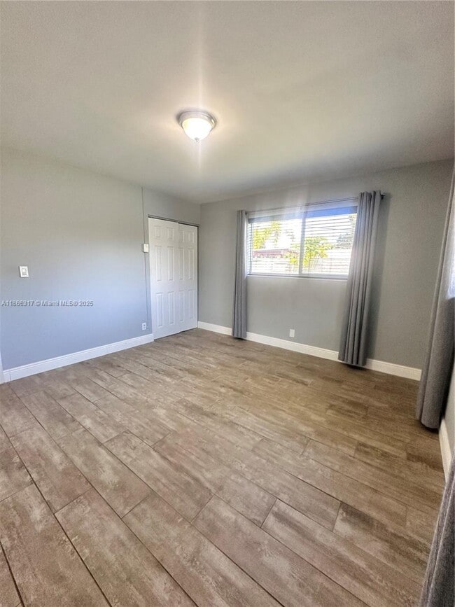 Building Photo - 407 Riverside Dr