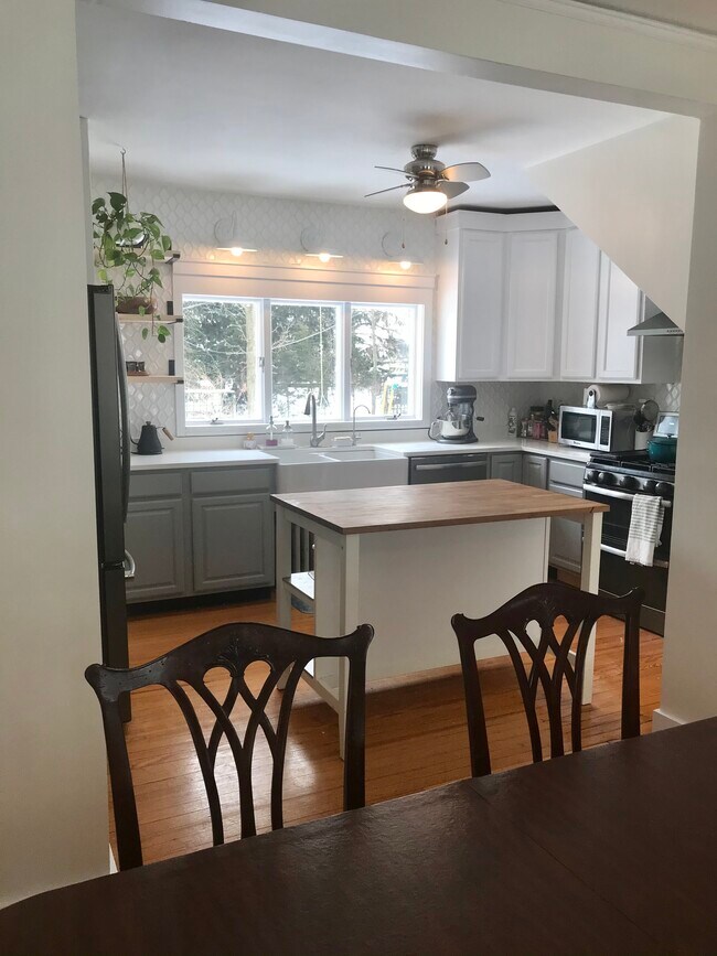 Building Photo - 8307 Greenwood Ave