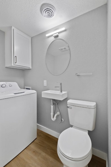 Building Photo - 404 NW D St