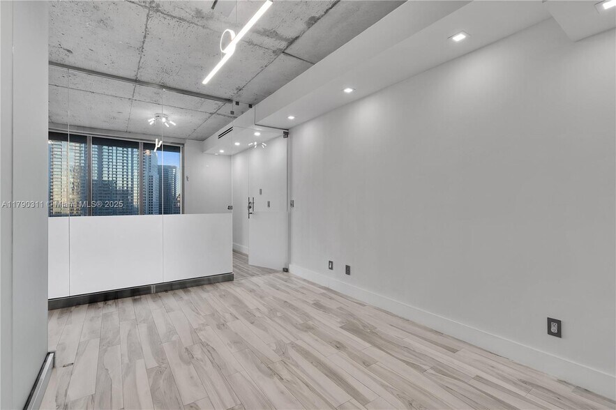 Building Photo - 690 SW 1st Ct