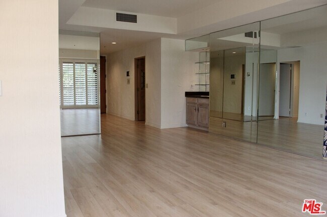 Building Photo - 10790 Wilshire Blvd