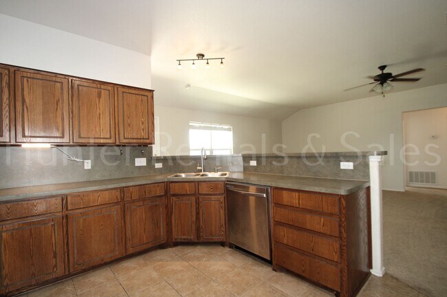 Building Photo - Spacious 4 bedroom in Goodnight Ranch
