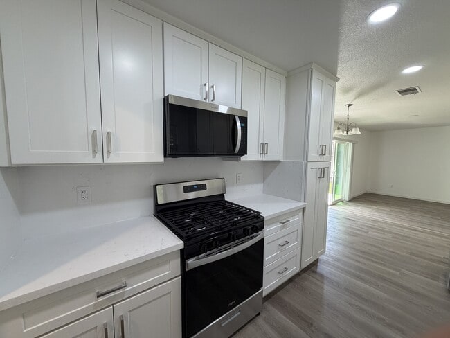 Building Photo - 2616 Casita Dr