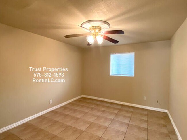 Building Photo - 615 S Espanola St