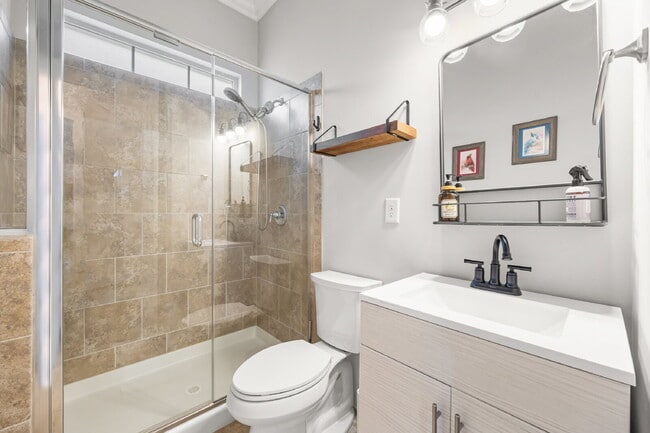 Building Photo - Fully Furnished 3BR Retreat in Riverwalk | Office + Screened Patio