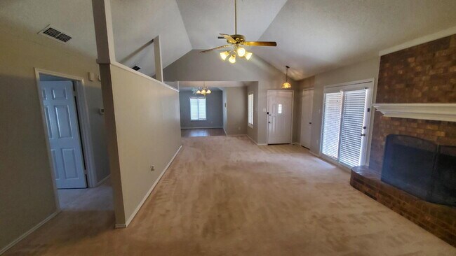 Building Photo - Spacious Townhome Southwest Lubbock