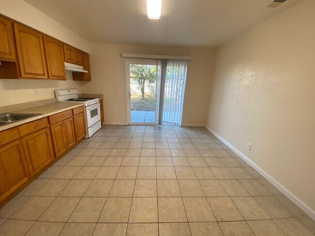 Building Photo - Fresh and Clean 3 bedroom home!