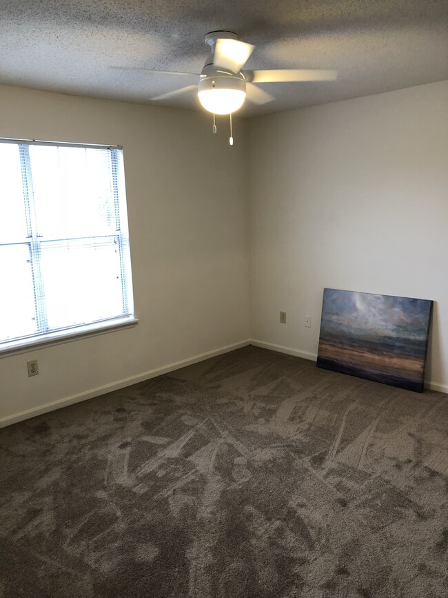 Building Photo - 2557 Midland Park Rd