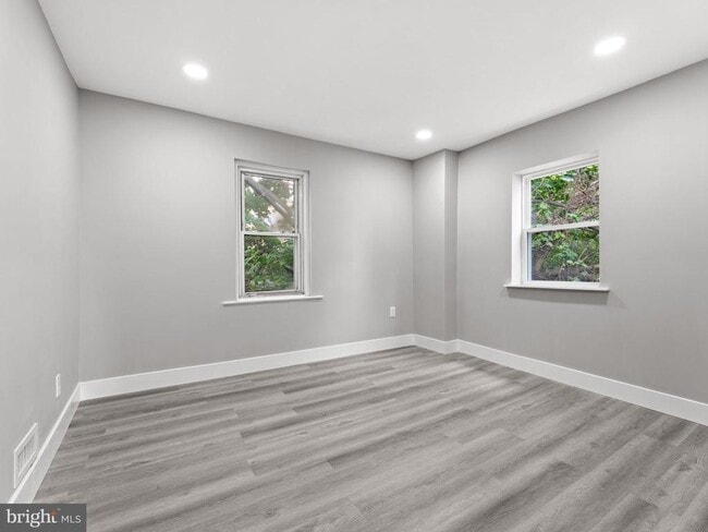 Building Photo - 9 N Front St