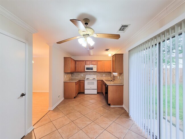 Building Photo - 11750 Rolling Stream Dr