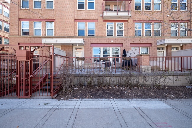 Building Photo - 615 N 1st St