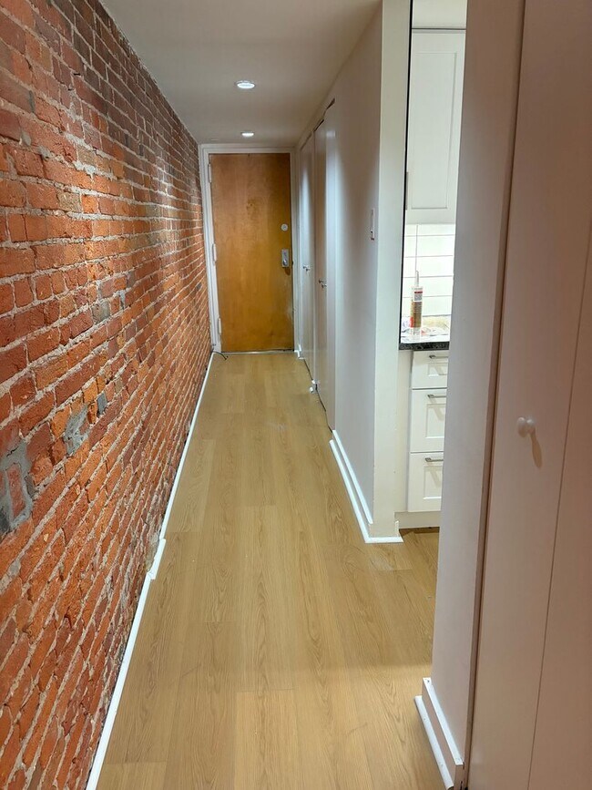 Building Photo - Welcome to Urban Elegance in the Heart of Historic Old City, Philadelphia