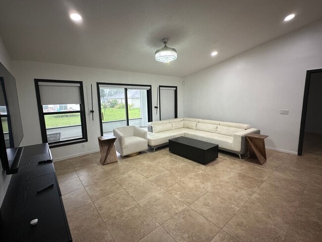 Building Photo - Modern 3-Bedroom Single-Family Home for Re...