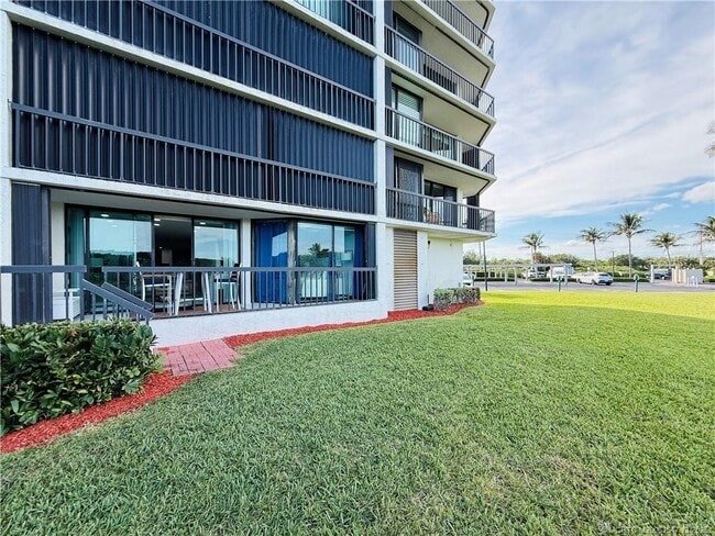 Building Photo - 8800 S Ocean Dr