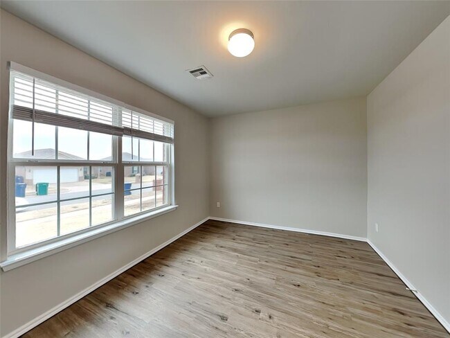 Building Photo - 4313 Windgate W Rd