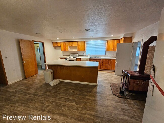 Building Photo - 3 br, 2 bath House - 8971 West Pressentine...