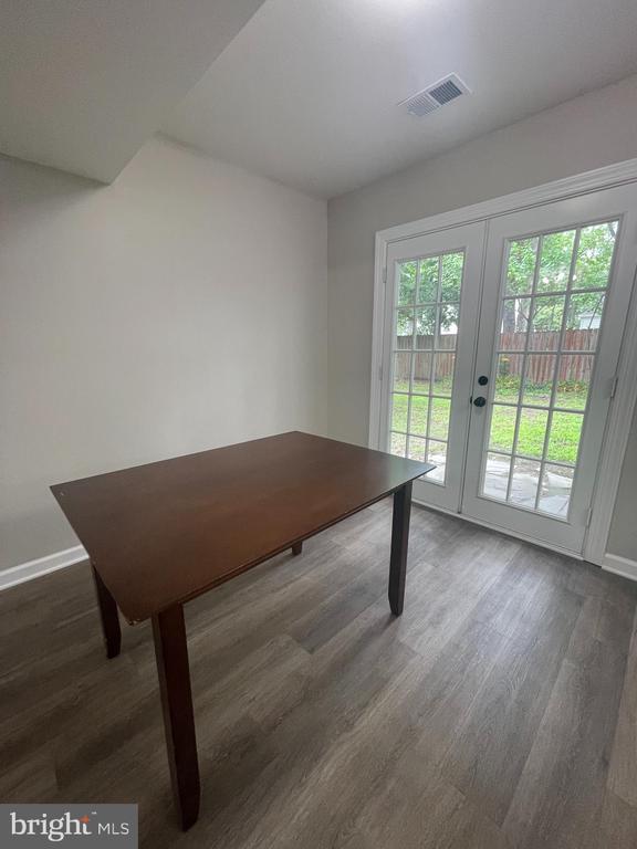 Building Photo - 5005 Vane Ct